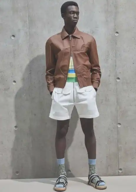 王俊凯身穿迪奥出席活动尽显清爽气质