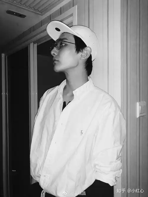 有哪些男明星戴上眼镜很有斯文败类的感觉