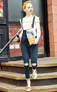 牛仔裤还能穿出花儿来看看她们是怎么穿的