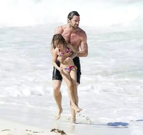 她年过60,又老又胖,凭什么让全球最性感男人宠了21年