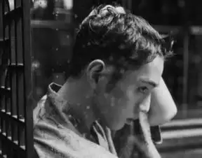 2016最新霸气男生的个性签名找女朋友得找伤透的