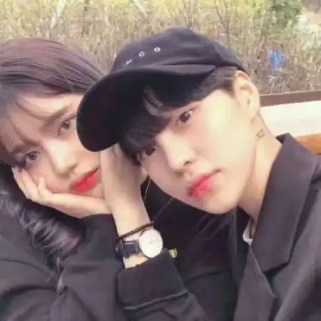 微信情侣头像一左一右,每天都不停的想念你