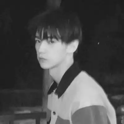 2020最新小清新男头黑白你在看孤独的风景