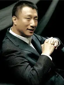 余则成不戴眼镜时,完全一副土匪流氓长相阿转载