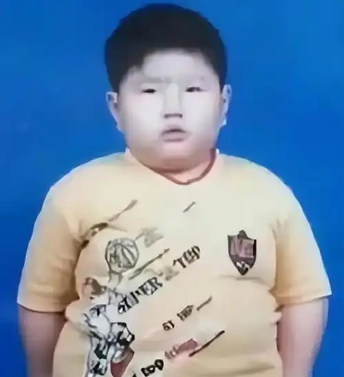 从8斤到300斤14岁少年一顿干8碗饭,21岁离世,遗言刺痛全网