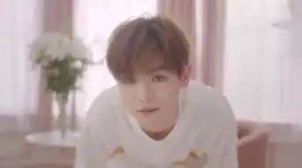 范丞丞晒暖男视频,身着清新t恤帅气十足网友二次元来的男神