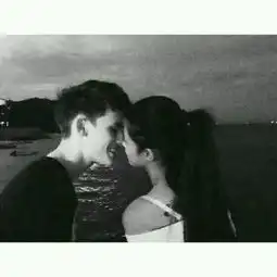 请帮我再弄一个情侣头像,下面的图片是女的,再给我弄个男的,两个必须是情侣头像