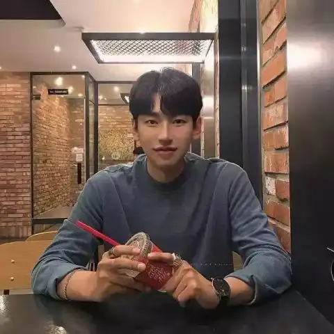 30款夏天日韩系男士斜刘海发型即刻提升时尚感