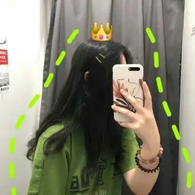 绿色系女生头像,穿着绿色的衣服显得很凉爽