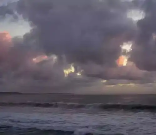 最近火了刚好背景图有形的东西终会破碎,我恰好在今天而已