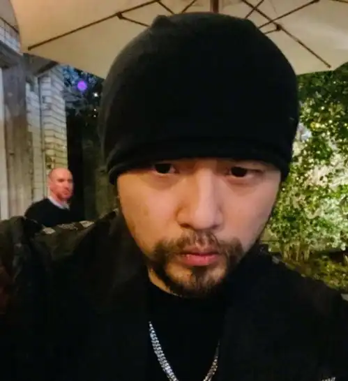 周杰伦微博刮胡子晒自拍,网友这是穿越了