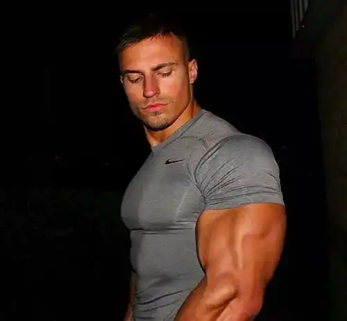 这些肌肉猛男重新定义了什么叫粗,练臂大招来啦