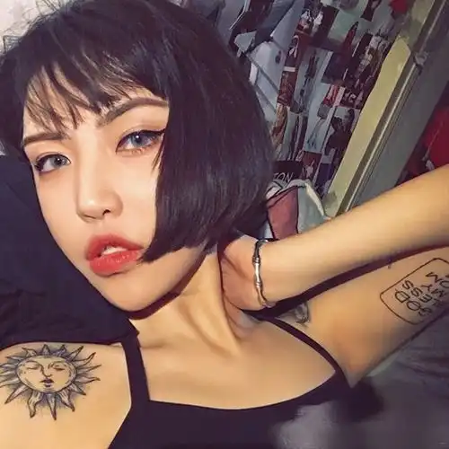 短发纹身社会姐