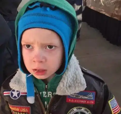 假笑男孩又来了,人生不过逢场作戏哈哈哈哈哈哈哈