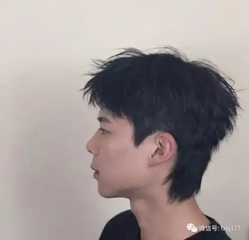 据说今年男生发型特别流行这一款