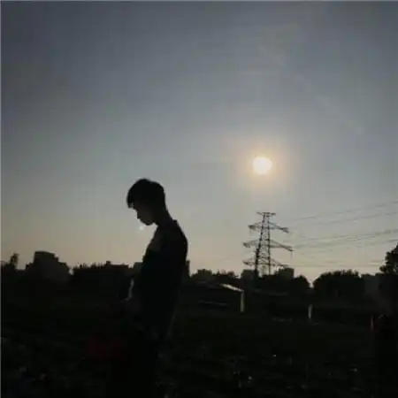 2020侧面情侣头像唯美意境图片一男一女