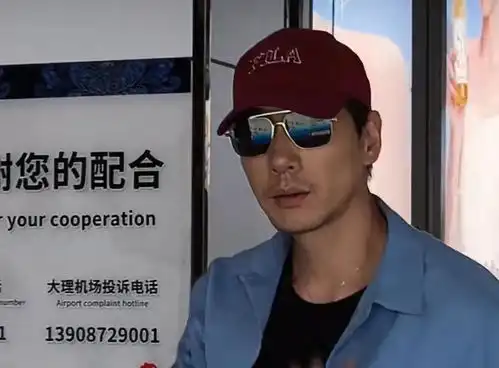 大理偶遇张亮,他黑了好多,留胡子变身中年糙汉,真人男人味爆棚