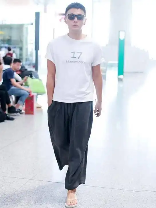 真正见过大世面的男人,很少穿这3种鞋,廉价掉档次,特别没品味