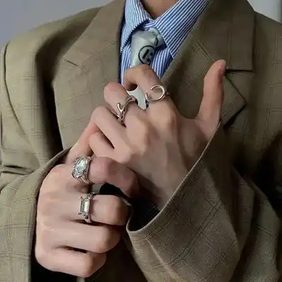 2023最新干练成熟男生头像