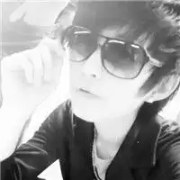 帅酷戴眼镜的男生头像很多时候需要自觉的放弃