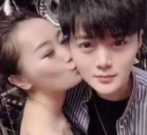 白马会所覆灭记无数富婆疯狂砸钱,19年因头牌鸭王一夜倒闭