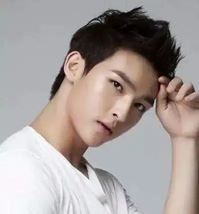 这样阳光帅气的暖男发型,有几个女生拒绝的了