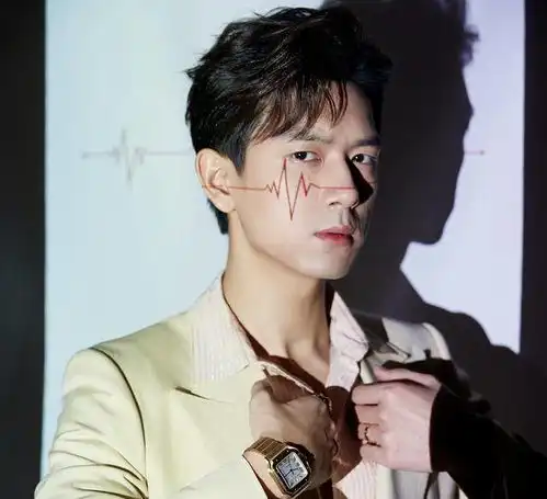 现男友李现穿蓝色西装帅出新高度,不愧是大家公认的现男友