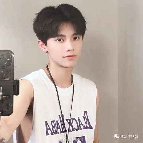 抖音公认男神太幻灭,照骗还恋过女装大佬