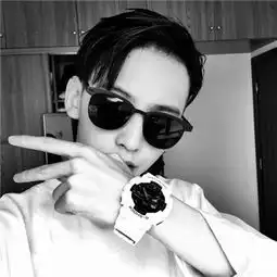 帅气头像男生孤独黑白图片2018最新你是我心中最亮的北极星