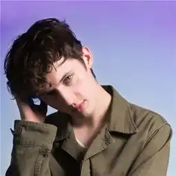 头像上帝为你关上门,一定会为你打开一扇窗,可惜你太胖