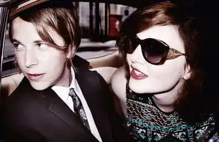 眼镜也可以这么嗲burberry发布2015秋冬gabardine英伦蕾丝眼镜系列助阵冬日复古look