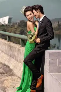 求情侣手机壁纸不要文字和卡通要真人的一男一女比如下图