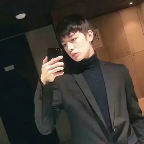 西服帅哥自拍记