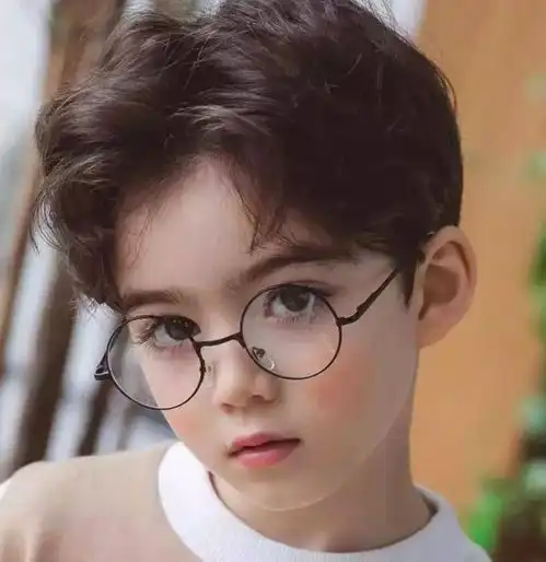 藏在幼儿园的明星脸女孩神似刘亦菲,还有位完美复制岳云鹏