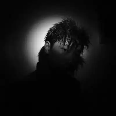 颓废伤感的男生头像个性精选世上根本没有感同身受这回事