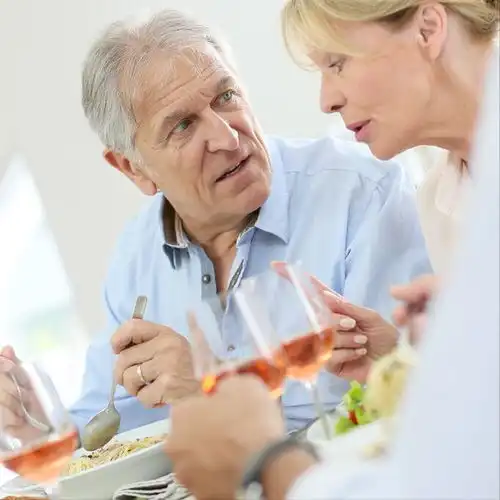 65岁男人相亲,女方你退休金太少不够用,男人7千你还嫌少