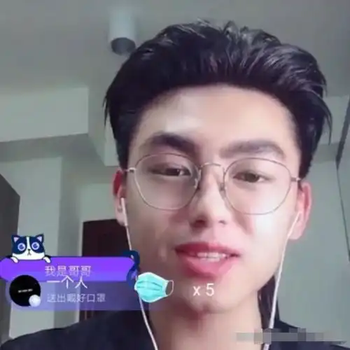 照片能骗到什么程度网红的完美照片和真人对比,网友换头了吧