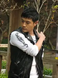 黄维德型男写真曝光黑白装彰显男性魅力