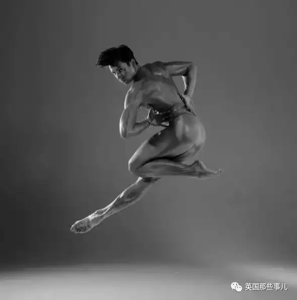 两个跳芭蕾的男人,因为一双高跟鞋火了