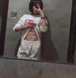 抖音最硬小姐姐火了,一言不合就脱衣服,网友兄弟们快撤