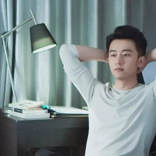 娱记爆料当红一线男星爱吃女星豆腐,被女方点破,借口入戏太深