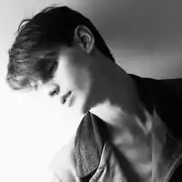 狂放欧美帅哥ins头像简单狂放的帅哥