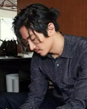 扎个小辫才跟得上时尚的潮流这种方式过夏天有点酷