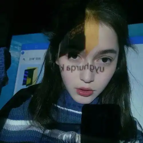 头像丨有时候疏远不是讨厌,而是太喜欢又很无奈