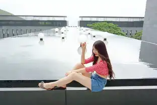 一袭红裙与男友牵手来到情侣的天堂三亚内附美图