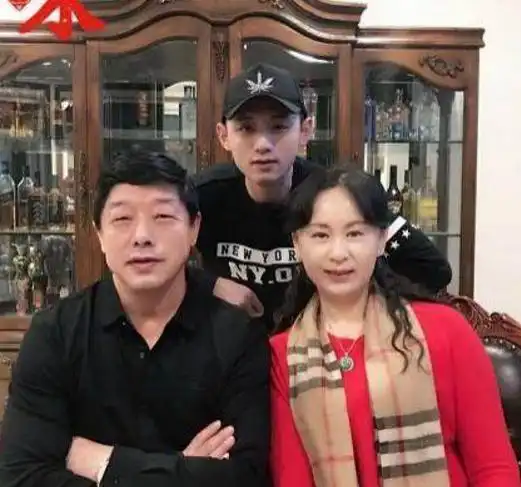 国乒队员家居大比拼刘国梁家放满收藏品,张继科是居家小男孩