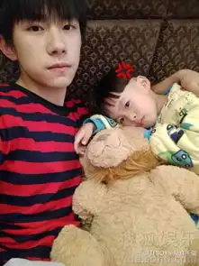 易烊千玺晒弟弟萌照自爆遭小朋友嫌弃