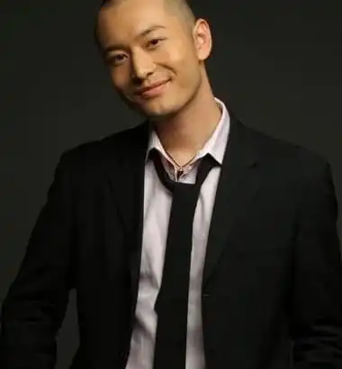 十位剃光头后霸气外露的男星,最后两个大反派厉害