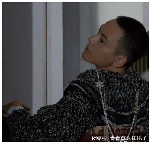 同样是剃寸头,把杨洋王一博肖战放在一起对比差别一目了然