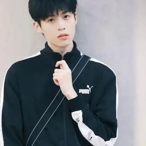 2023最新学生时代稚嫩男生头像
